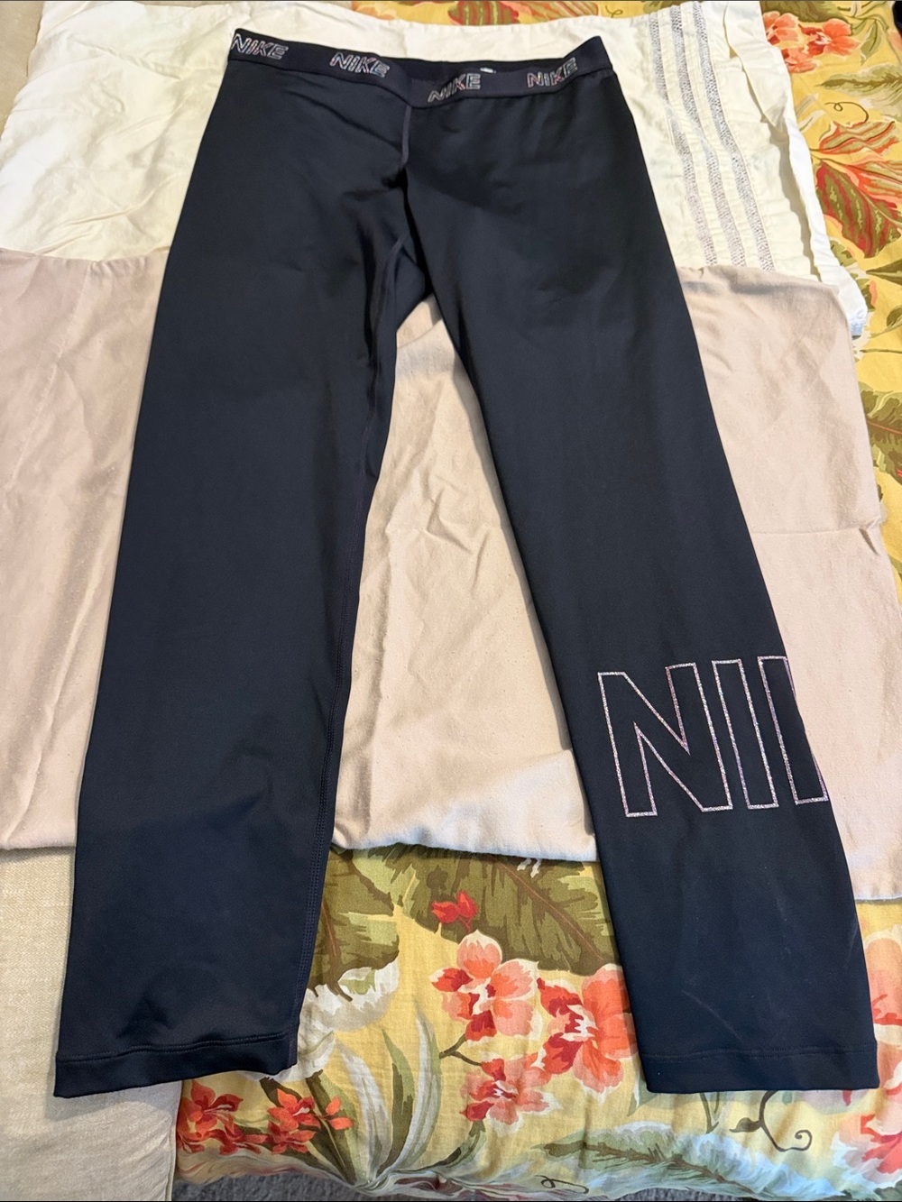 Nike Black womens ' Athletic Leggings with glitter Logo Trim